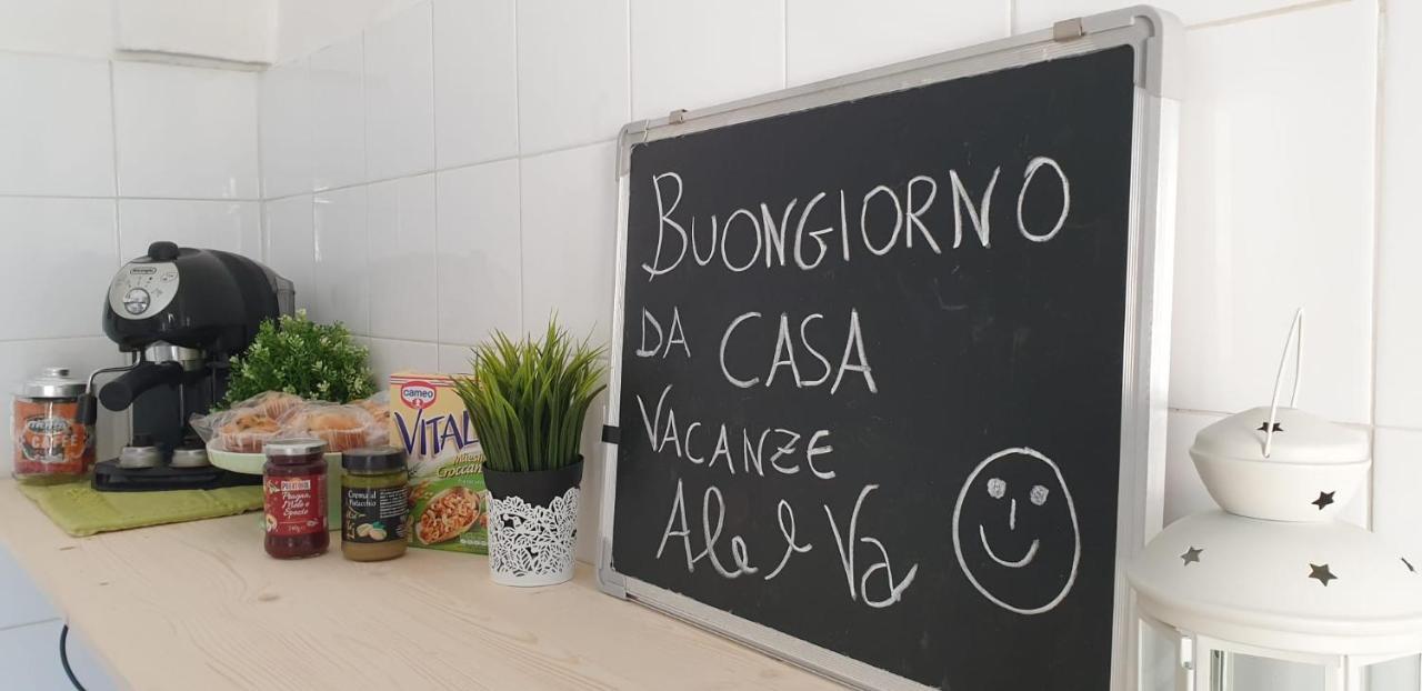 Casa Vacanze Ale&Va Алецио Экстерьер фото